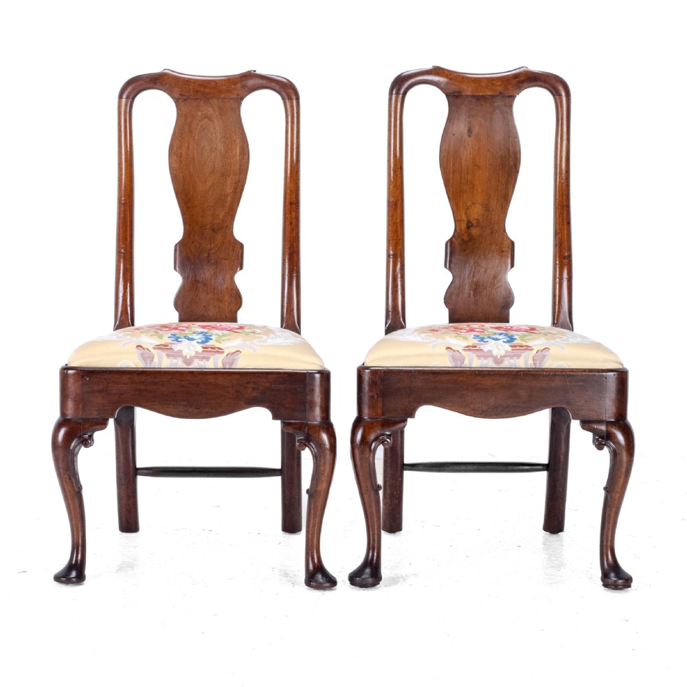 Early 18th Century George I Pair of Mahogany Silk Upholstered Side Chairs circa 1720 (Georgian, Queen Anne Style Dining) View XII