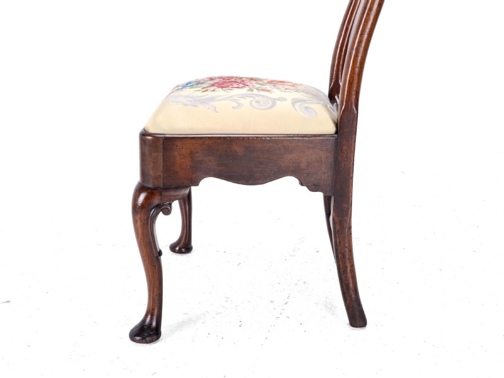 Early 18th Century George I Pair of Mahogany Silk Upholstered Side Chairs circa 1720 (Georgian, Queen Anne Style Dining) View XVI