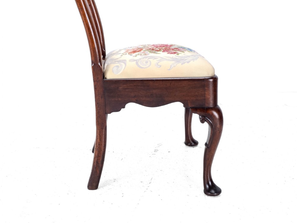 Early 18th Century George I Pair of Mahogany Silk Upholstered Side Chairs circa 1720 (Georgian, Queen Anne Style Dining) View XVIII