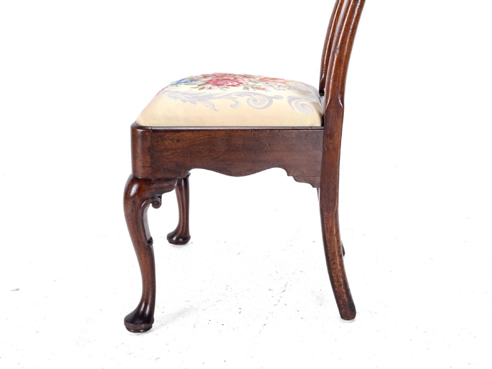 Early 18th Century George I Pair of Mahogany Silk Upholstered Side Chairs circa 1720 (Georgian, Queen Anne Style Dining) View XX