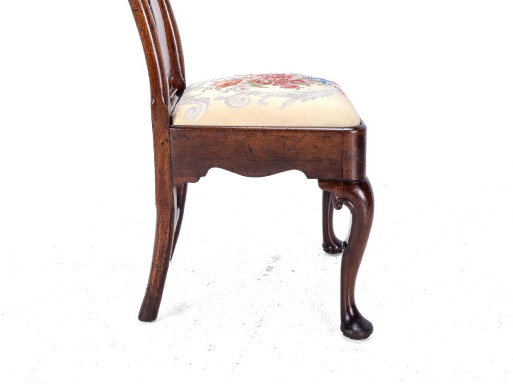 Early 18th Century George I Pair of Mahogany Silk Upholstered Side Chairs circa 1720 (Georgian, Queen Anne Style Dining) View XXII