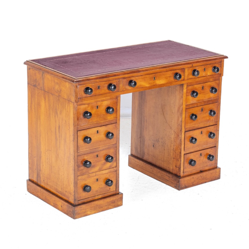 Victorian Small Walnut Pedestal Desk with Leather Tooled Gilt Border Skiver circa 1870 (19th Century)