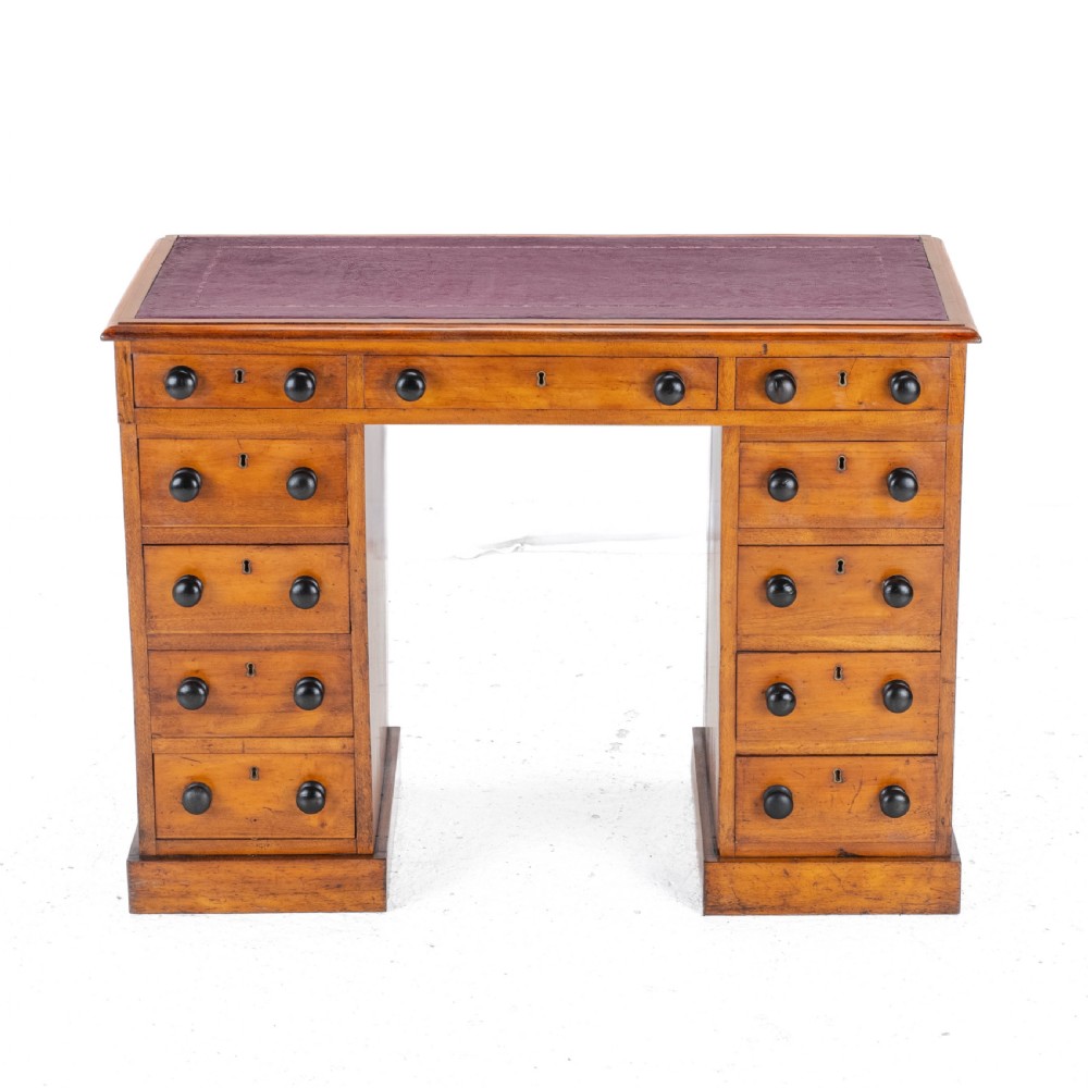 Victorian Small Walnut Pedestal Desk with Leather Tooled Gilt Border Skiver circa 1870 (19th Century) View II