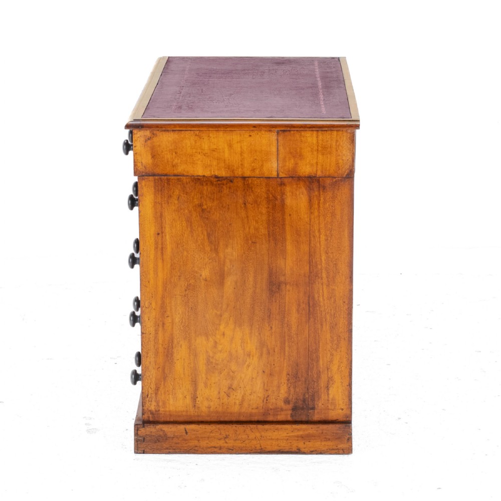 Victorian Small Walnut Pedestal Desk with Leather Tooled Gilt Border Skiver circa 1870 (19th Century) View XII