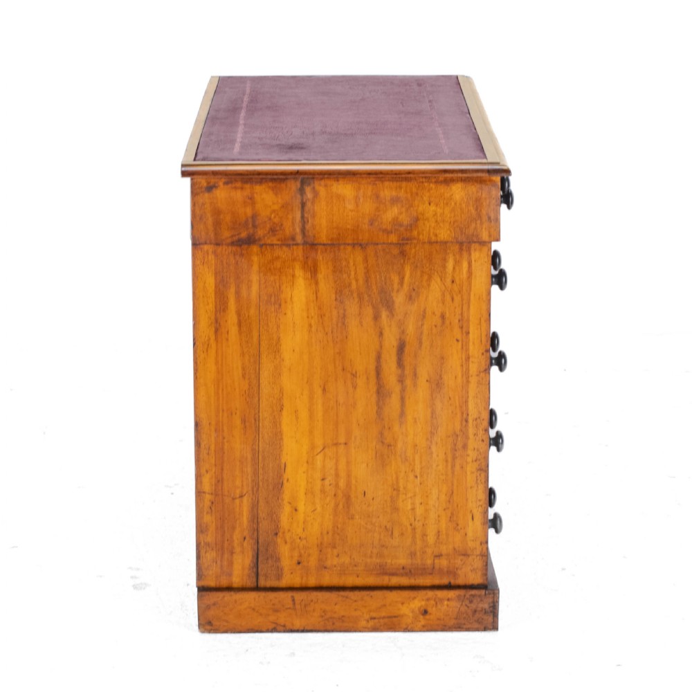 Victorian Small Walnut Pedestal Desk with Leather Tooled Gilt Border Skiver circa 1870 (19th Century) View XIII