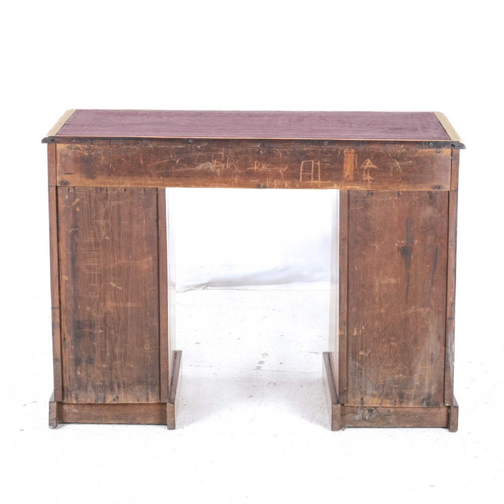 Victorian Small Walnut Pedestal Desk with Leather Tooled Gilt Border Skiver circa 1870 (19th Century) View XIV