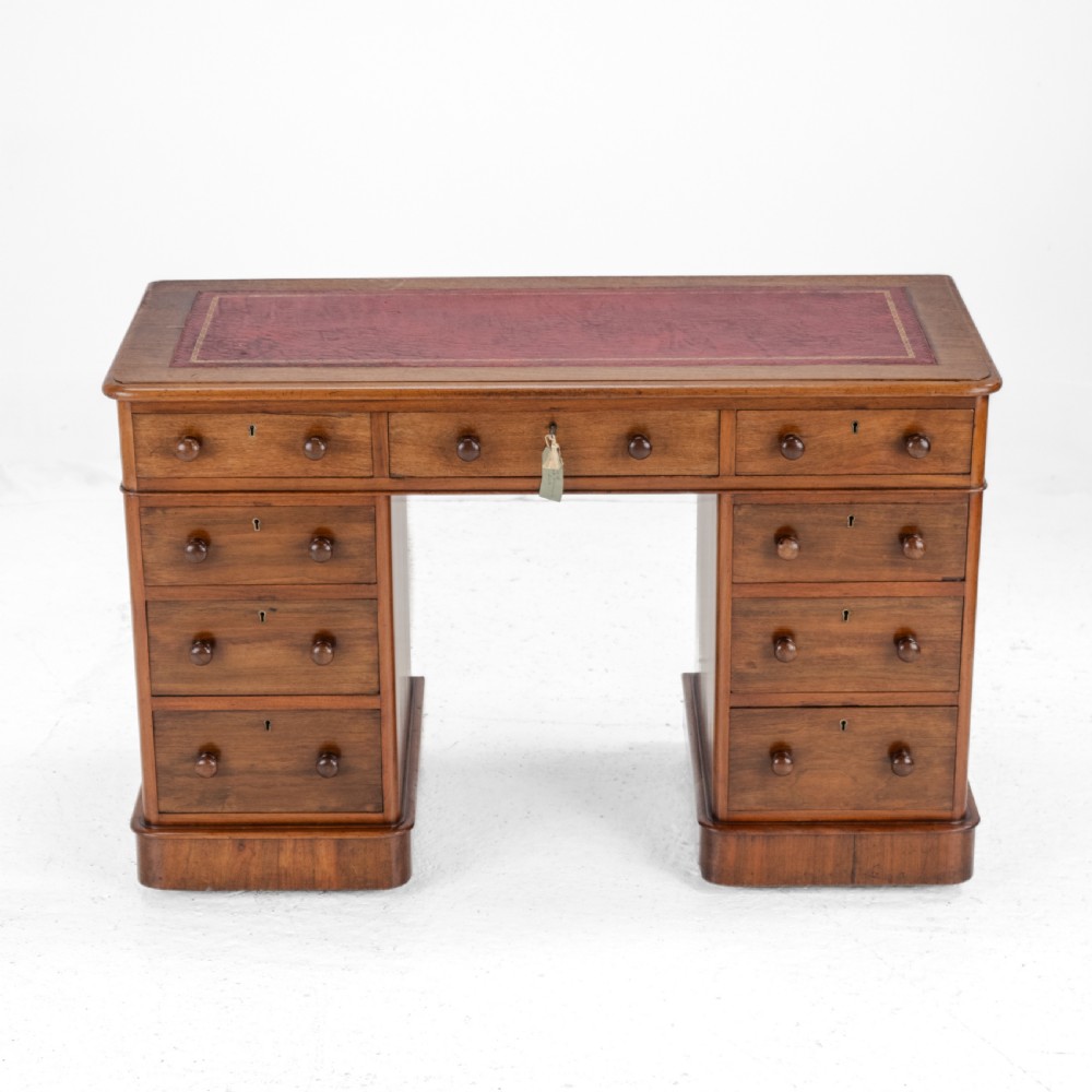 Victorian Mahogany Pedestal Desk with Leather Gilt Skiver circa 1880, Late 19th Century View II