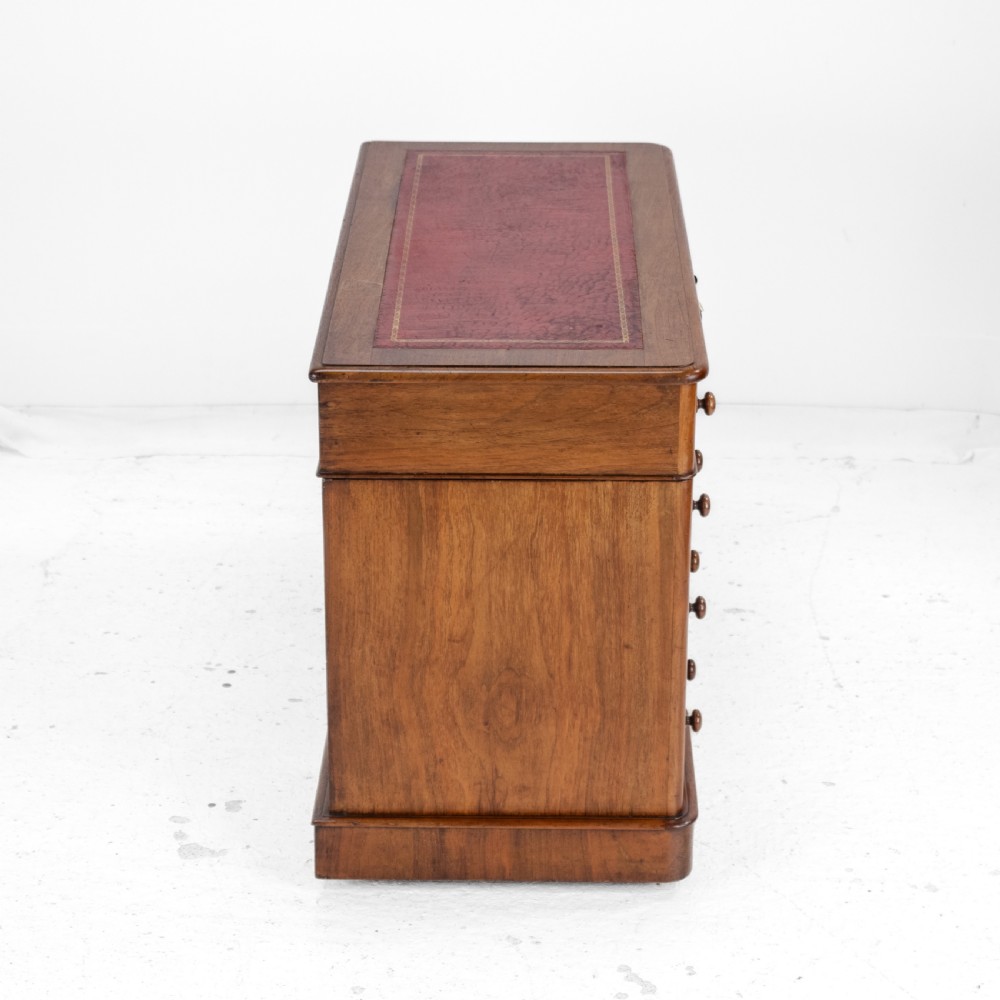 Victorian Mahogany Pedestal Desk with Leather Gilt Skiver circa 1880, Late 19th Century View VI