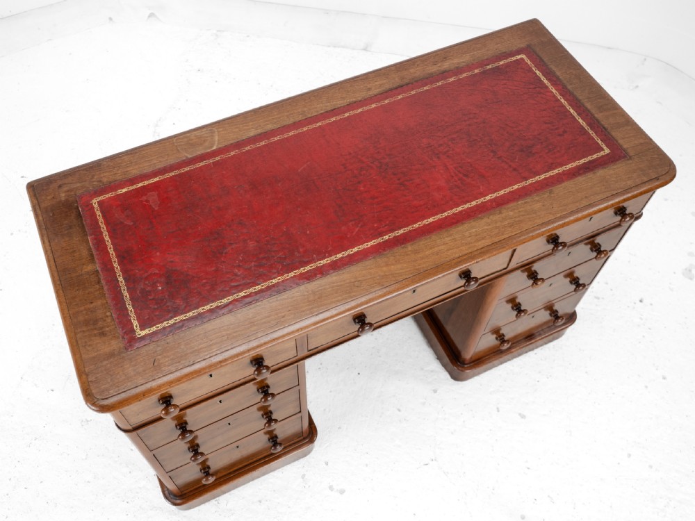 Victorian Mahogany Pedestal Desk with Leather Gilt Skiver circa 1880, Late 19th Century View VIII