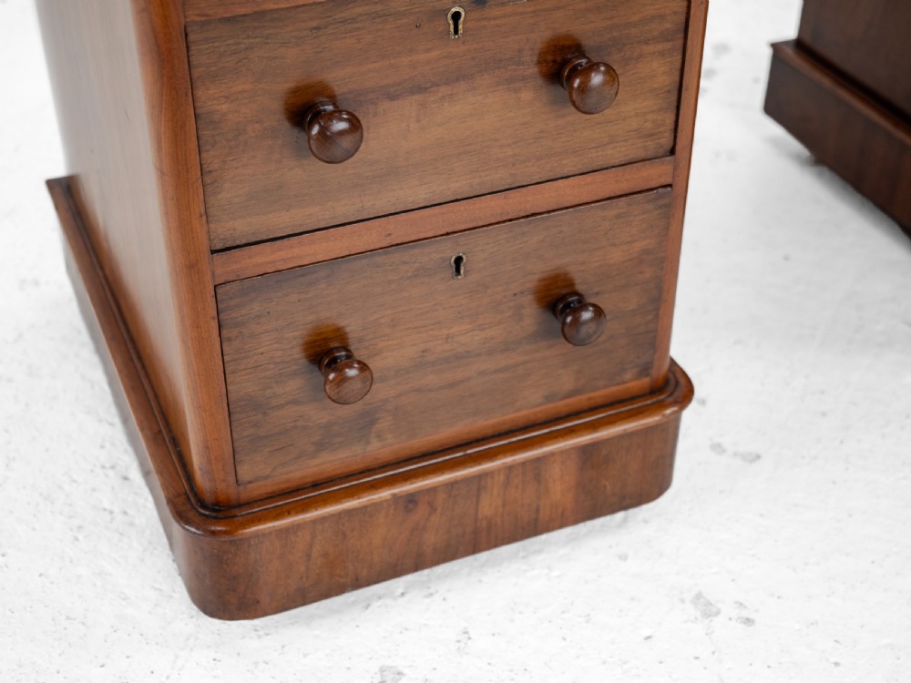 Victorian Mahogany Pedestal Desk with Leather Gilt Skiver circa 1880, Late 19th Century View XVII
