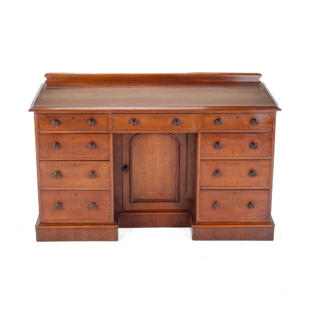 19th Century Victorian Mahogany Kneehole Desk, circa 1870