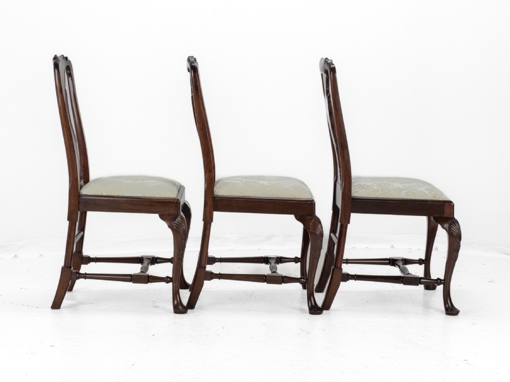 Edwardian Queen Anne Style Set of 8 Carved Mahogany Dining Chairs with Carvers by Waring & Gillow, circa 1905 (Georgian / George I / Armchair / Elbow Chairs) View X