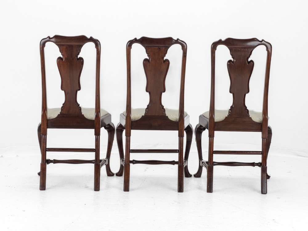 Edwardian Queen Anne Style Set of 8 Carved Mahogany Dining Chairs with Carvers by Waring & Gillow, circa 1905 (Georgian / George I / Armchair / Elbow Chairs) View XI