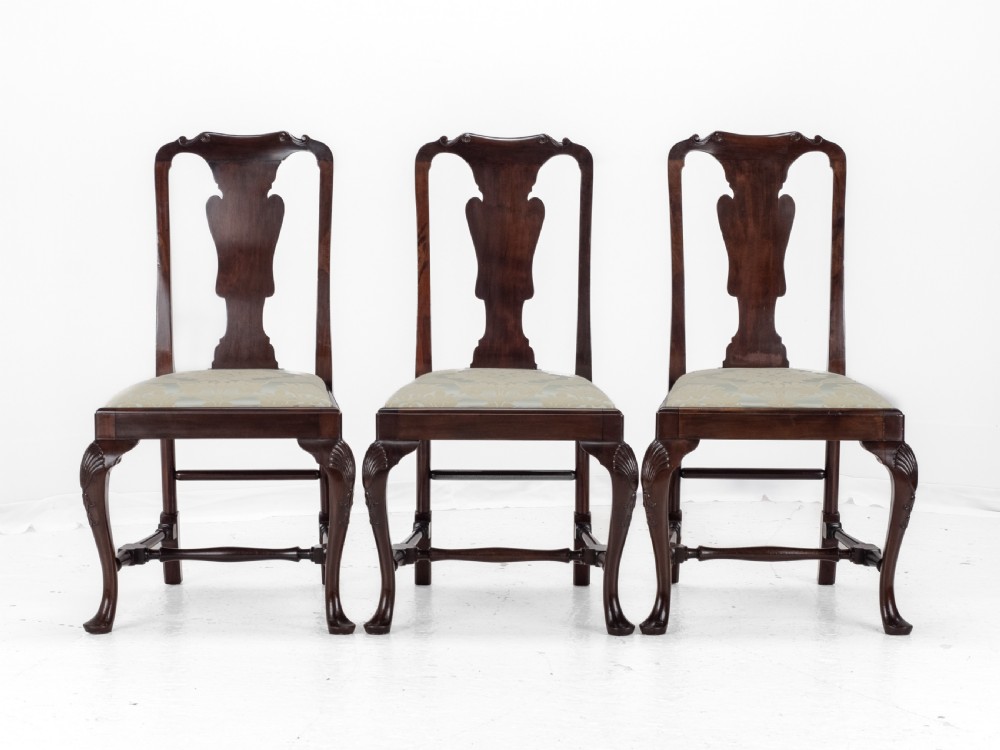Edwardian Queen Anne Style Set of 8 Carved Mahogany Dining Chairs with Carvers by Waring & Gillow, circa 1905 (Georgian / George I / Armchair / Elbow Chairs) View XIII