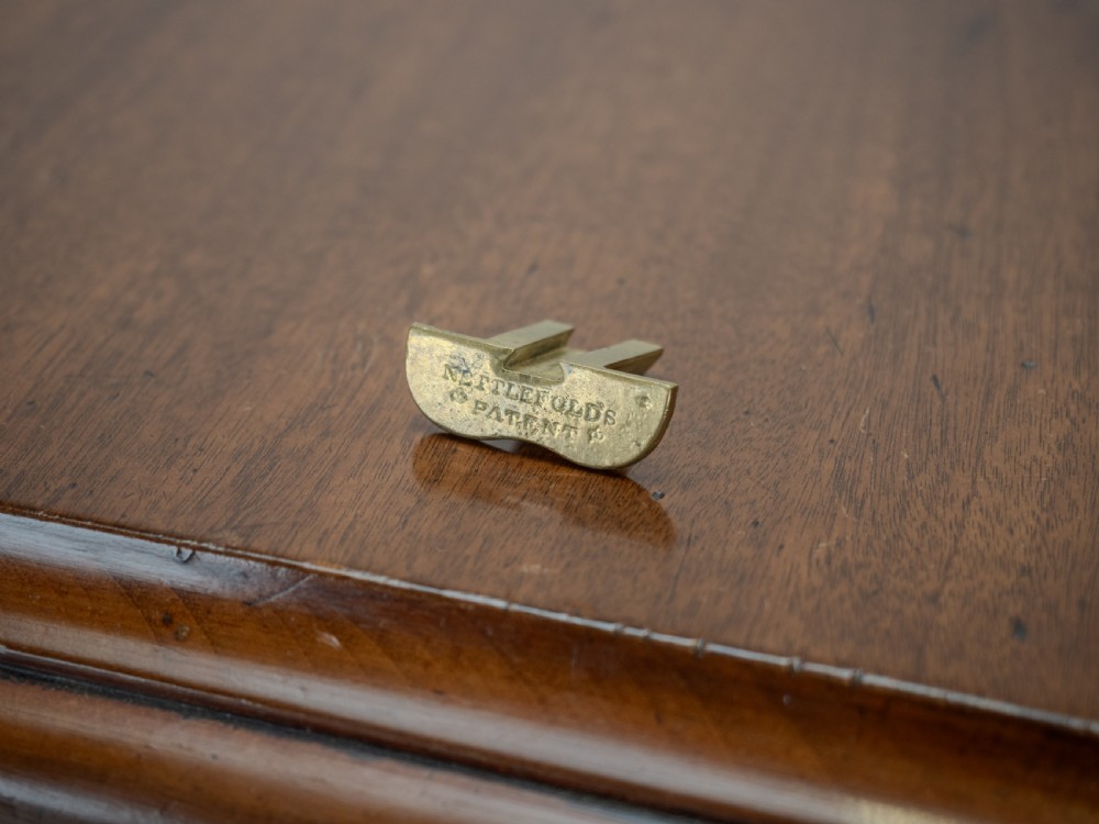 Large Early Victorian 9ft Mahogany Pull-out Extending Dining Table, Circa 1850 — Seats 10 to 12 (Mid 19th Century) View XXIV