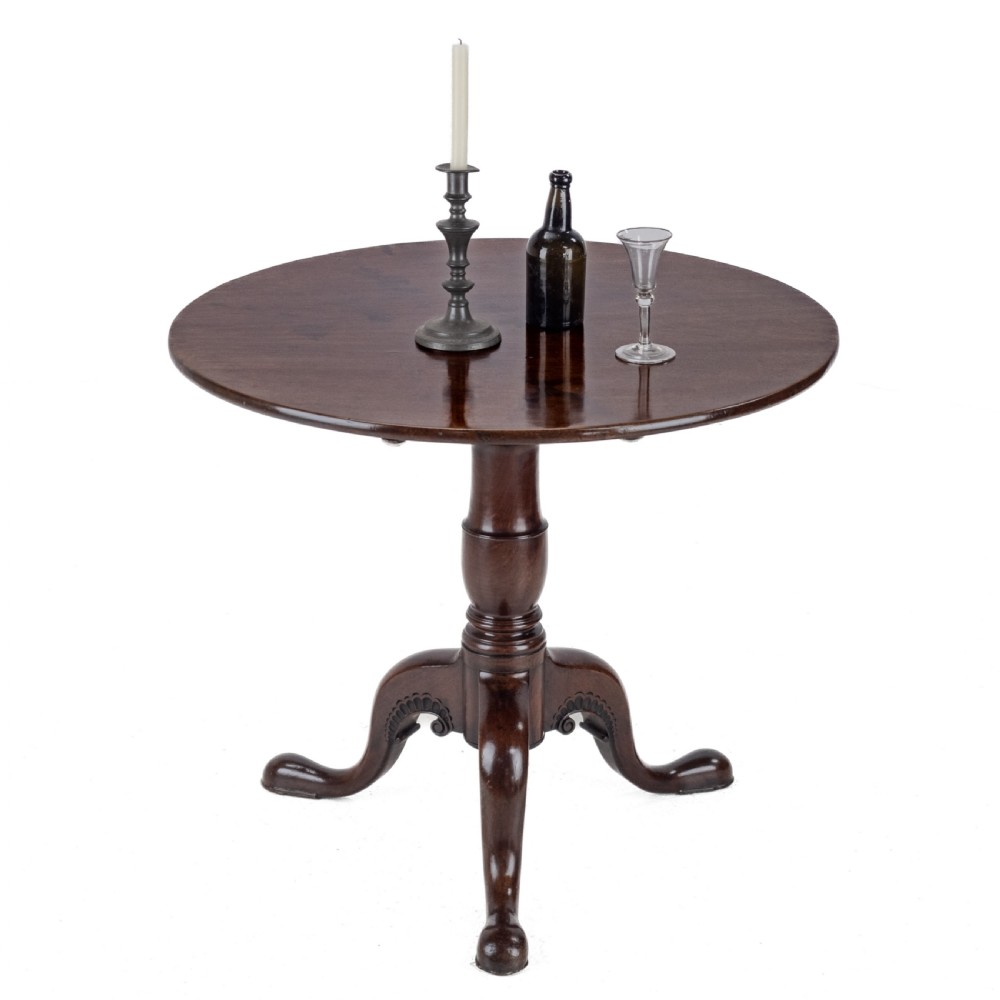 Fine Irish George II Carved Mahogany Tripod Tilt-Top Supper Table, circa 1750 (18th Century Georgian Occasional Table) View II