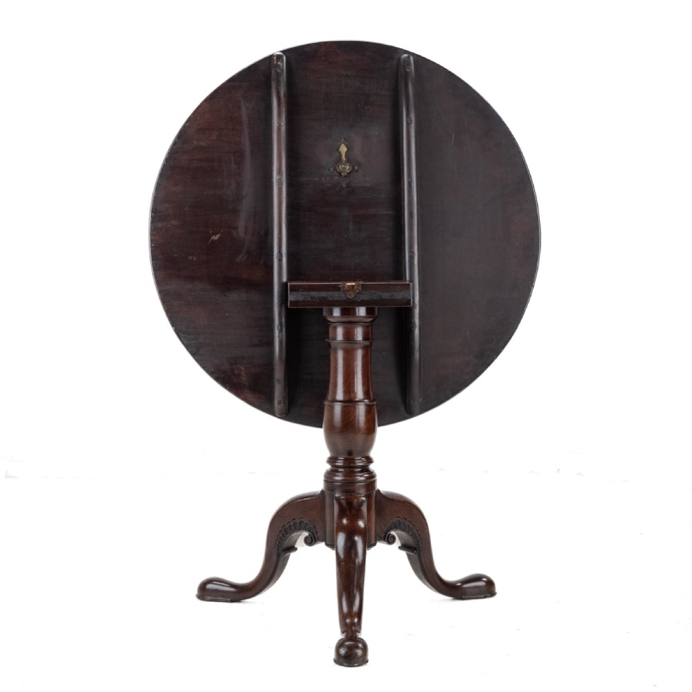 Fine Irish George II Carved Mahogany Tripod Tilt-Top Supper Table, circa 1750 (18th Century Georgian Occasional Table) View VI