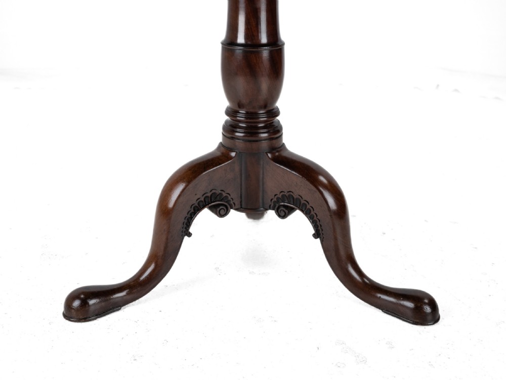Fine Irish George II Carved Mahogany Tripod Tilt-Top Supper Table, circa 1750 (18th Century Georgian Occasional Table) View X