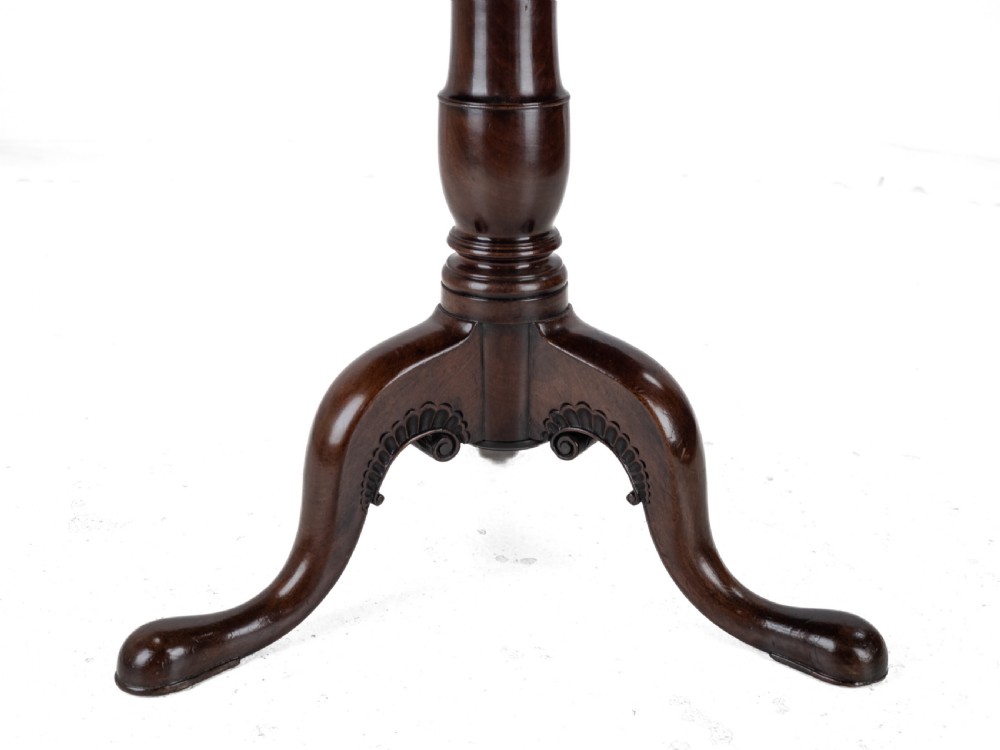 Fine Irish George II Carved Mahogany Tripod Tilt-Top Supper Table, circa 1750 (18th Century Georgian Occasional Table) View XII