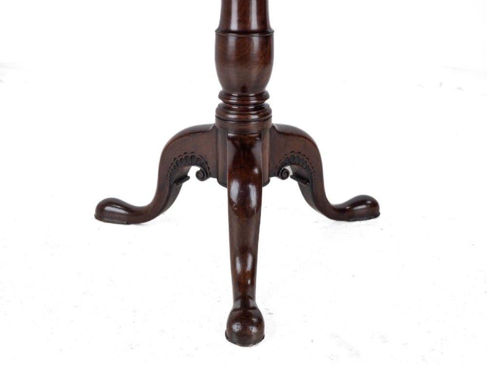 Fine Irish George II Carved Mahogany Tripod Tilt-Top Supper Table, circa 1750 (18th Century Georgian Occasional Table) View XIII