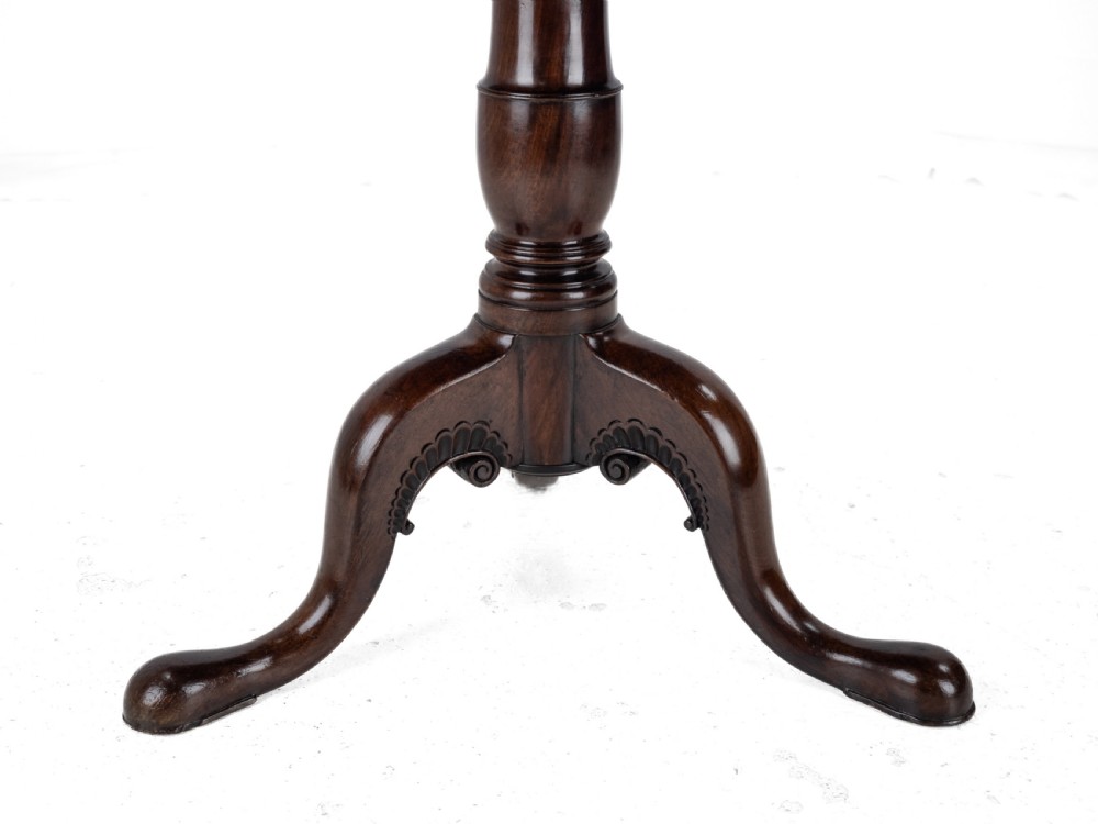 Fine Irish George II Carved Mahogany Tripod Tilt-Top Supper Table, circa 1750 (18th Century Georgian Occasional Table) View XIV