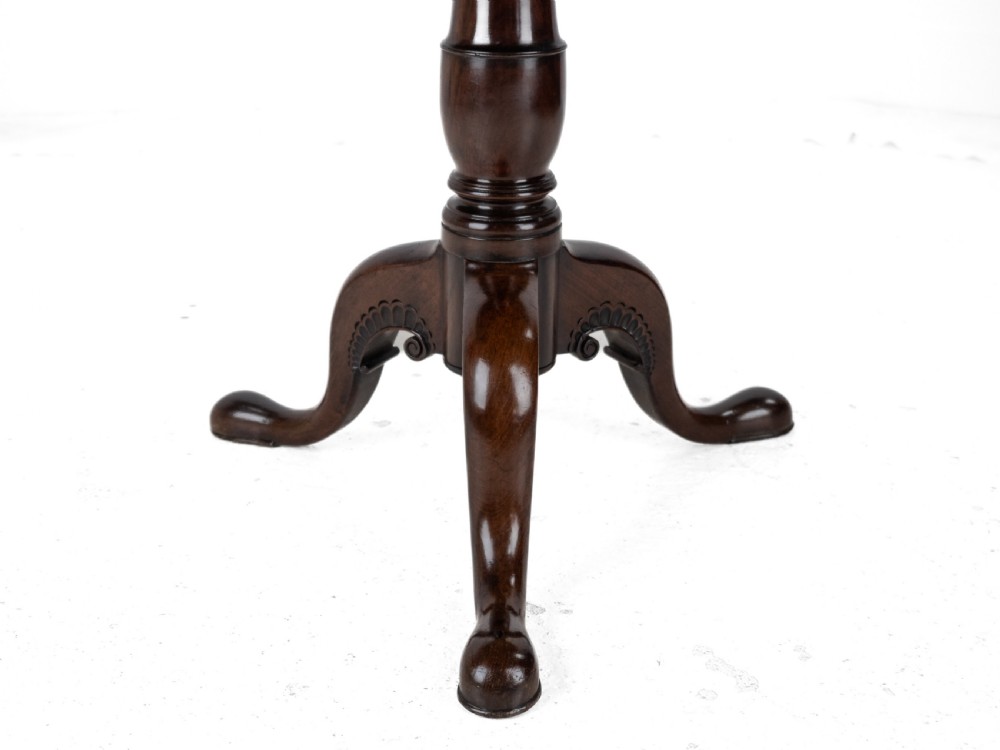 Fine Irish George II Carved Mahogany Tripod Tilt-Top Supper Table, circa 1750 (18th Century Georgian Occasional Table) View XV