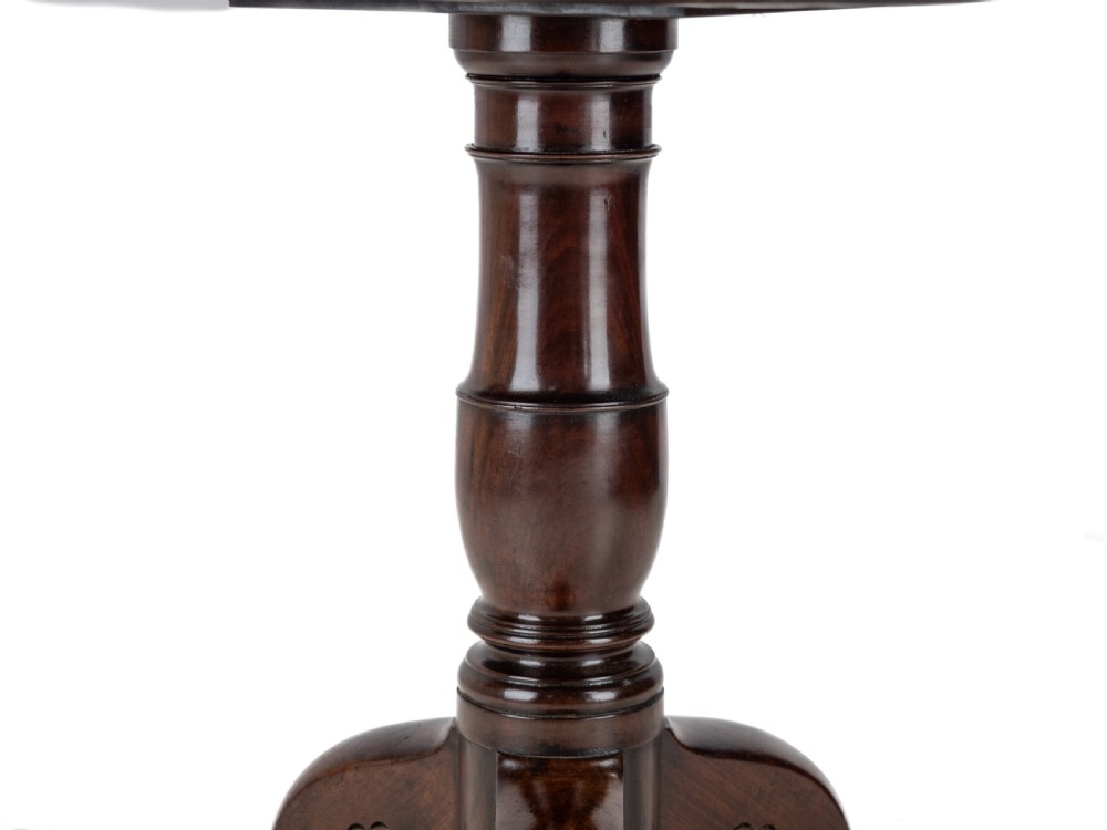 Fine Irish George II Carved Mahogany Tripod Tilt-Top Supper Table, circa 1750 (18th Century Georgian Occasional Table) View XVI