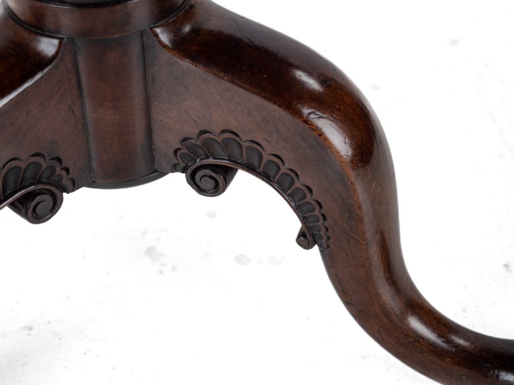 Fine Irish George II Carved Mahogany Tripod Tilt-Top Supper Table, circa 1750 (18th Century Georgian Occasional Table) View XVII