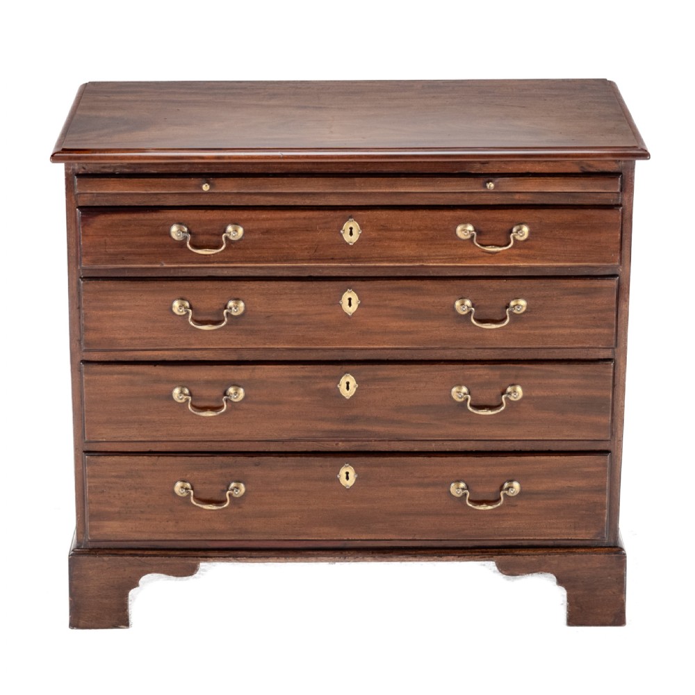 George II Mahogany Bachelors Chest of Drawers with Brushing Slide, c.1750 - Georgian
