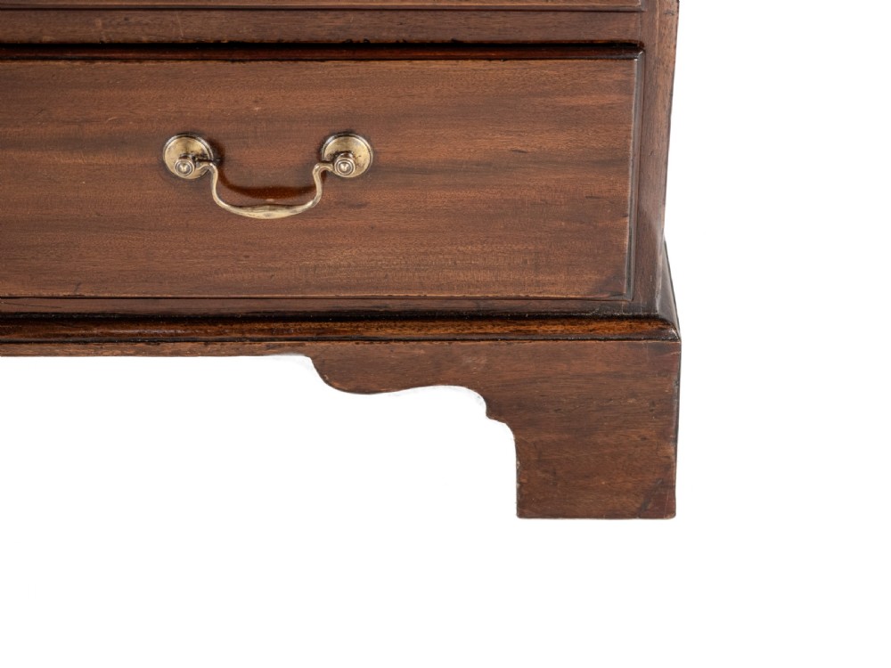 George II Mahogany Bachelors Chest of Drawers with Brushing Slide, c.1750 - Georgian View X