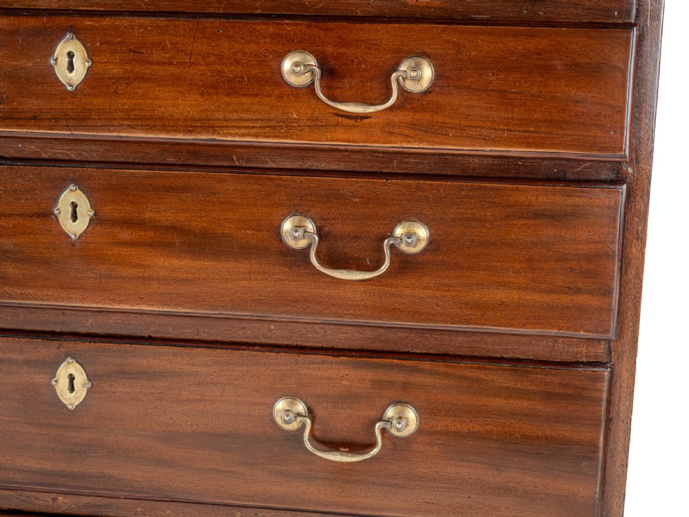 George II Mahogany Bachelors Chest of Drawers with Brushing Slide, c.1750 - Georgian View XI