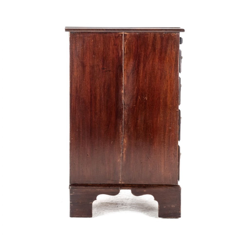 George II Mahogany Bachelors Chest of Drawers with Brushing Slide, c.1750 - Georgian View XIII
