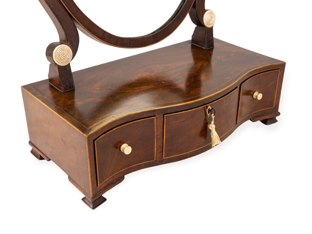 Regency Mahogany Serpentine Dressing Table Mirror, Three Drawers, Boxwood Stringing, c.1805–1825 View VI