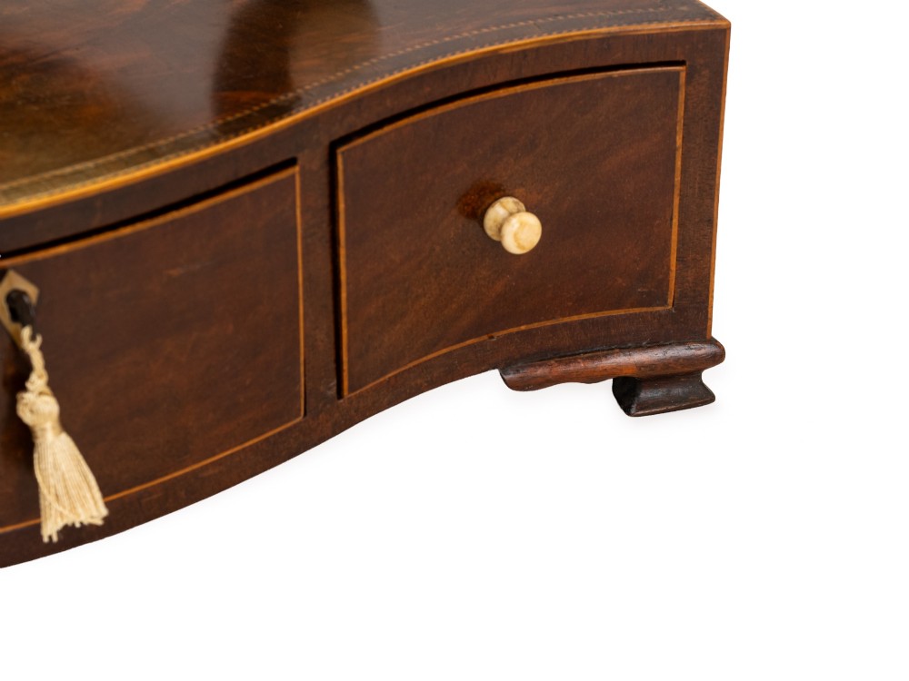 Regency Mahogany Serpentine Dressing Table Mirror, Three Drawers, Boxwood Stringing, c.1805–1825 View VII
