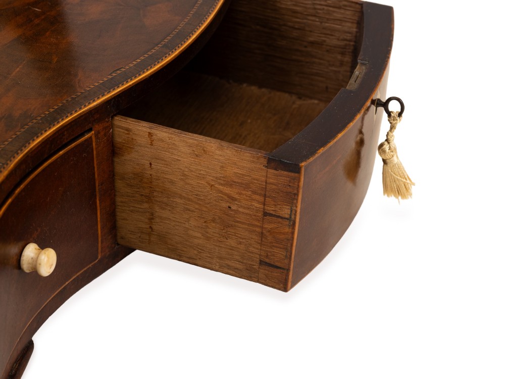Regency Mahogany Serpentine Dressing Table Mirror, Three Drawers, Boxwood Stringing, c.1805–1825 View VIII