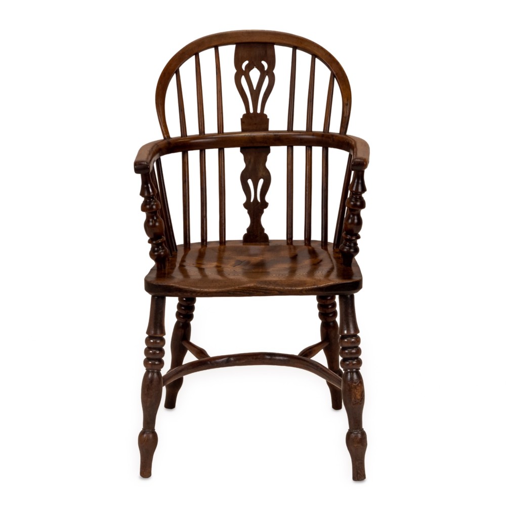 A set of six early 19th-century Windsor armchairs featuring hoop backs, pierced central splats, saddle seats, turned legs, and curved crinoline stretchers. View VI