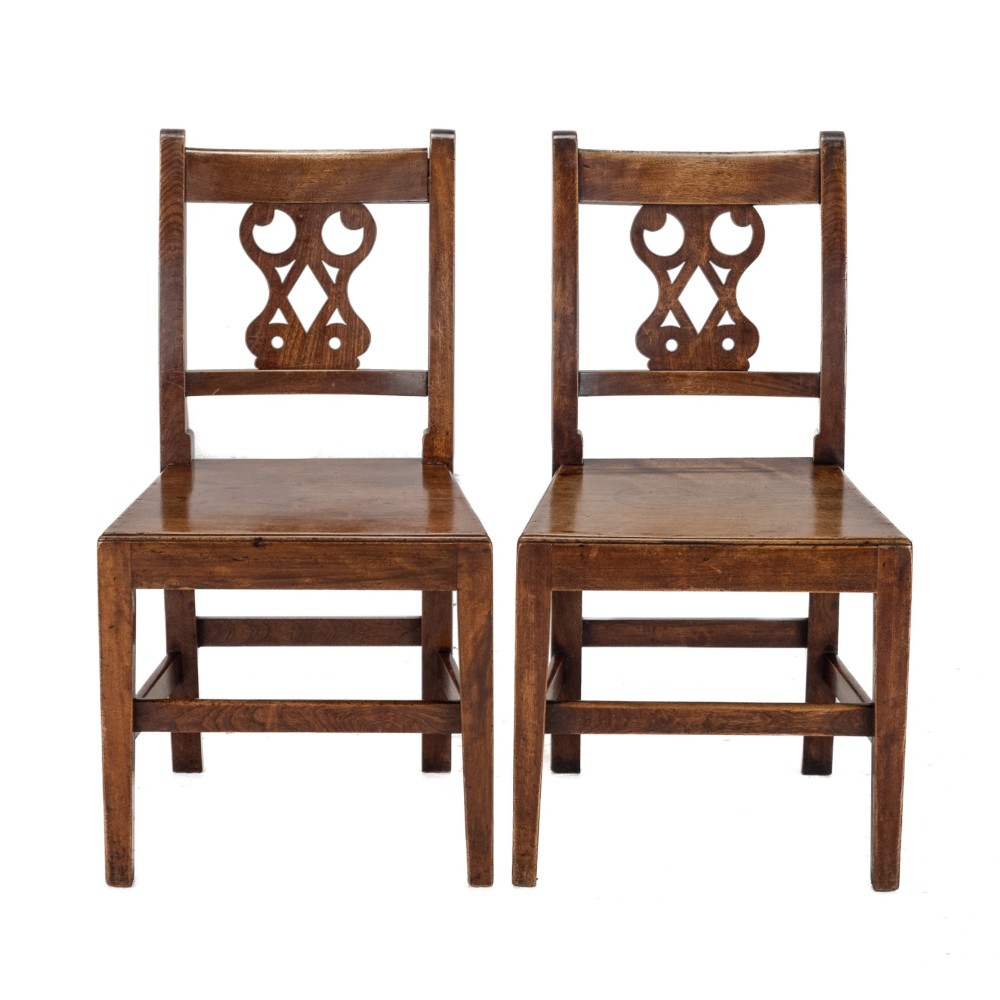 Pair of Early 19th Century English Elm Country Chairs, Circa 1800–1820 (Georgian, George III)