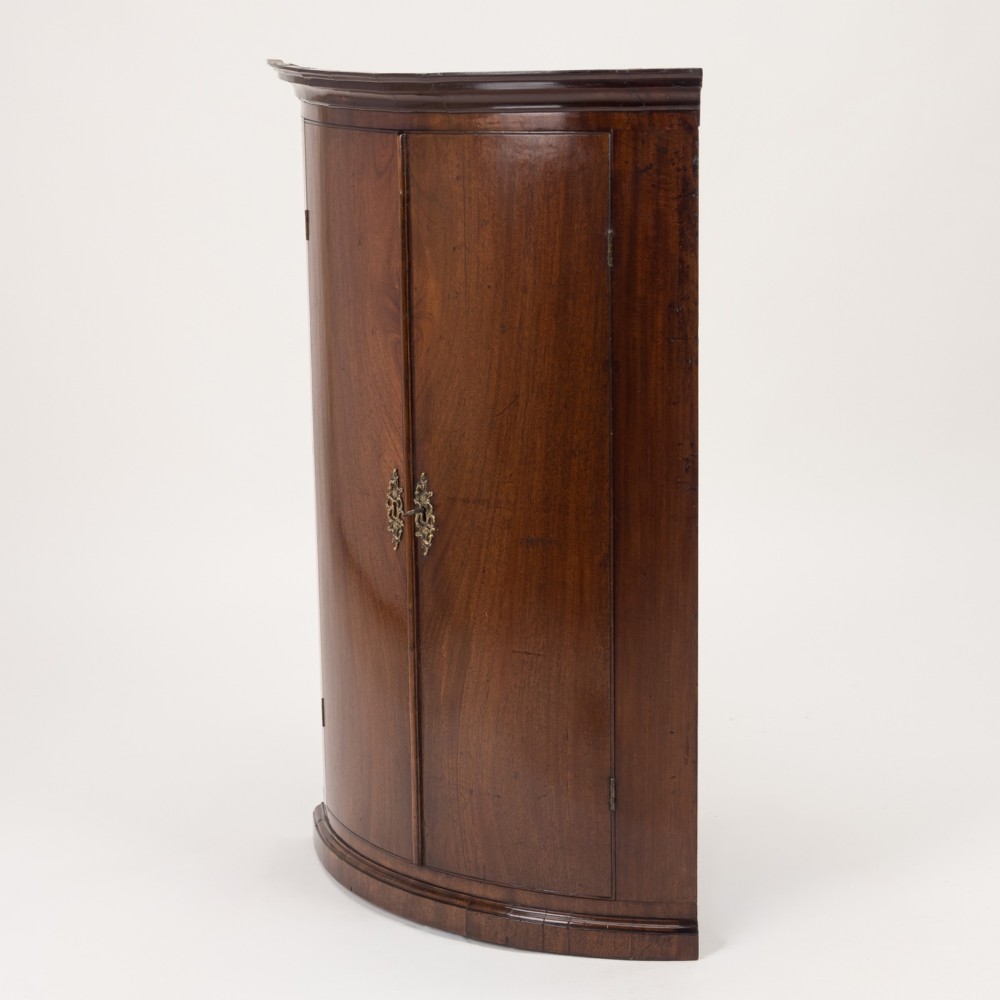 George III Mahogany Bow-Front Hanging Corner Cupboard with Spice Drawers, c.1760–1780 View III