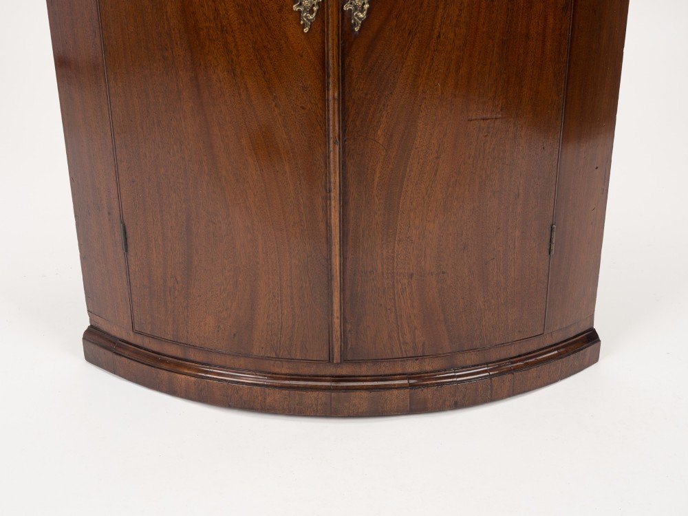 George III Mahogany Bow-Front Hanging Corner Cupboard with Spice Drawers, c.1760–1780 View VII