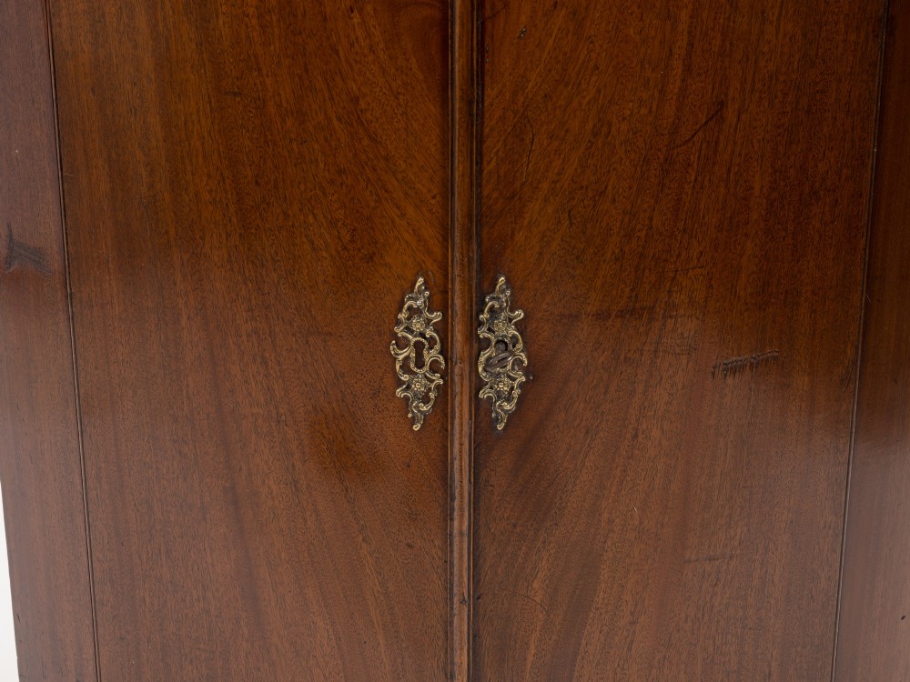 George III Mahogany Bow-Front Hanging Corner Cupboard with Spice Drawers, c.1760–1780 View IX