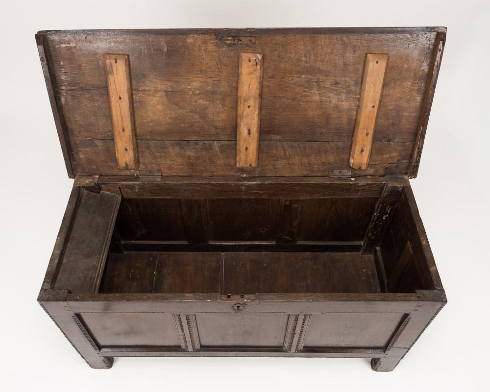 Early 18th Century English Oak Three-Panel Coffer, c.1720–1740 View V
