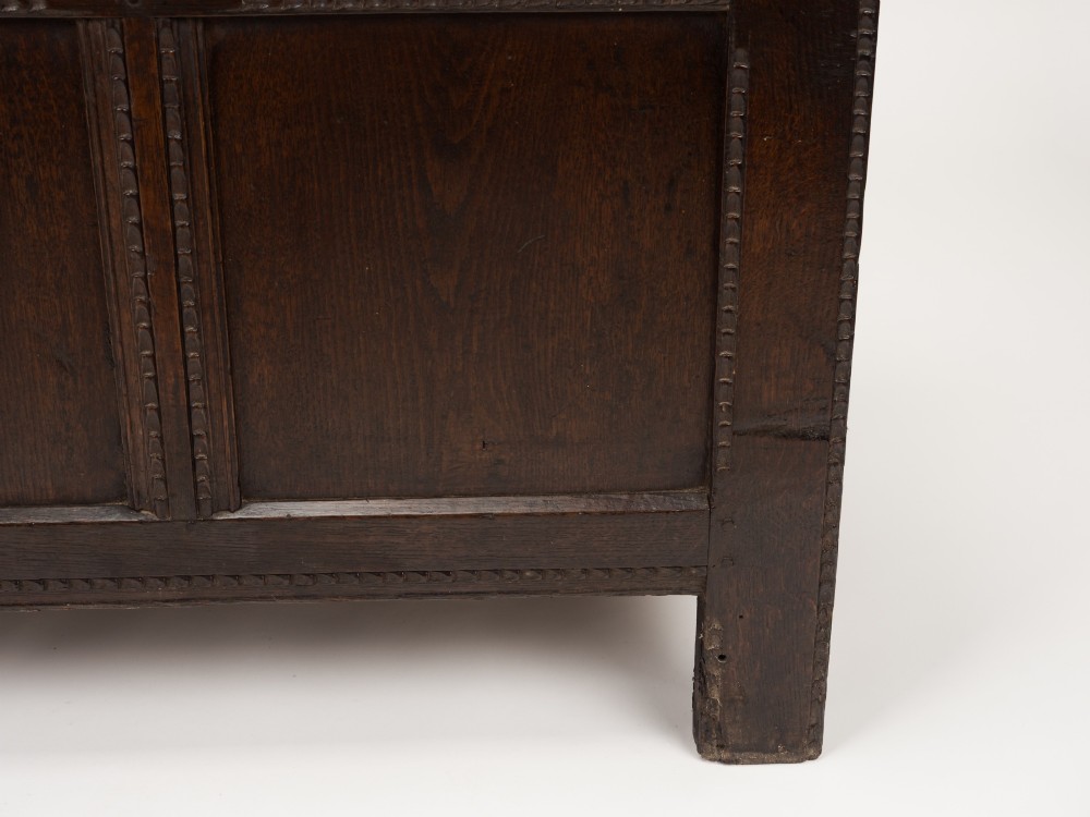 Early 18th Century English Oak Three-Panel Coffer, c.1720–1740 View VIII