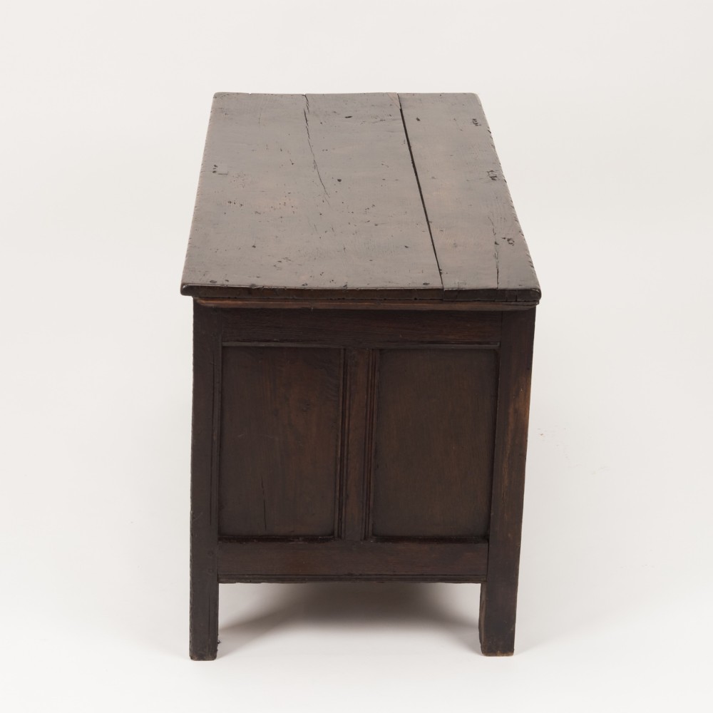 Early 18th Century English Oak Three-Panel Coffer, c.1720–1740 View IX