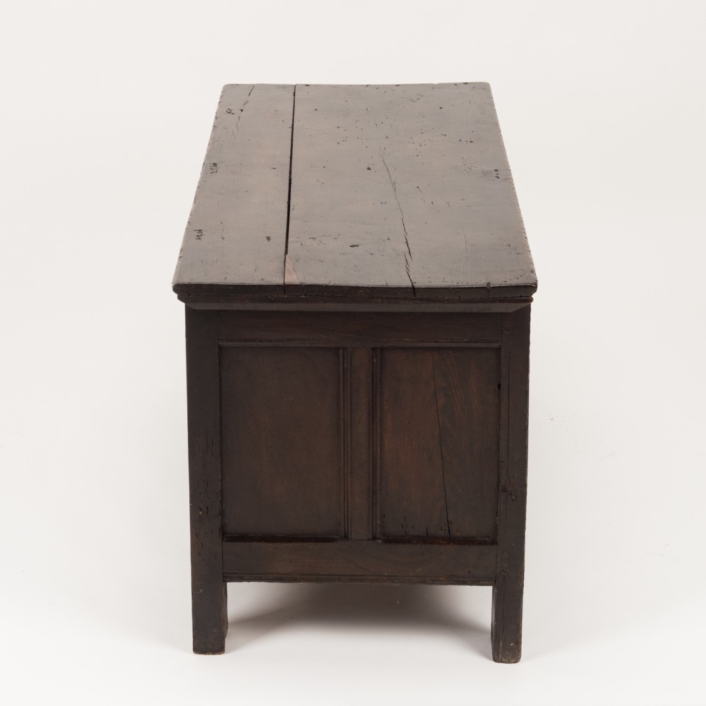 Early 18th Century English Oak Three-Panel Coffer, c.1720–1740 View X