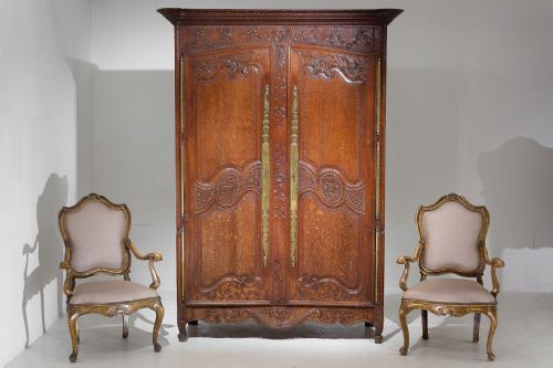 18th century french oak armoire - CATEGORY: ANTIQUE CUPBOARDS - DATED 18TH CENTURY