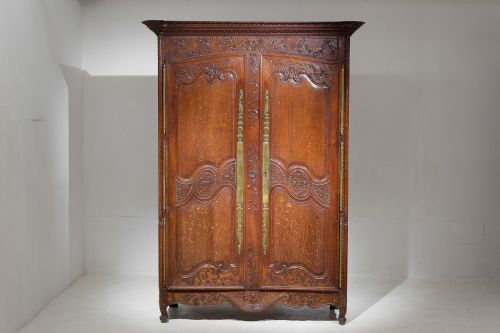 18TH CENTURY FRENCH OAK ARMOIRE - ADDITIONAL PHOTO 1