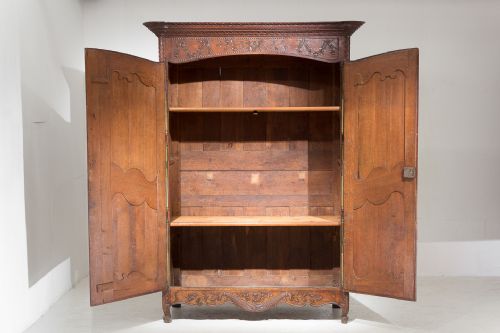 18TH CENTURY FRENCH OAK ARMOIRE - ADDITIONAL PHOTO 3