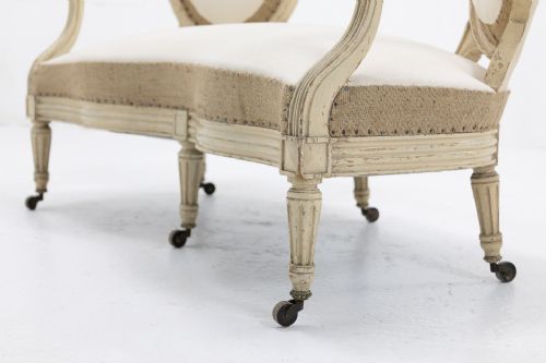 PAIR OF FRENCH 19TH CENTURY PAINTED SOFAS IN NATURAL BURLAP CREAM CALICO FABRIC - ADDITIONAL PHOTO 4