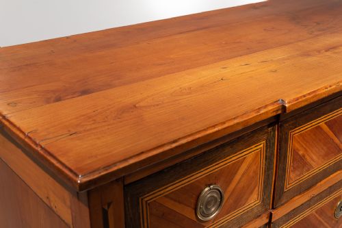 18TH CENTURY INLAID CHERRYWOOD AND KINGWOOD BREAKFRONT COMMODE - ADDITIONAL PHOTO 4