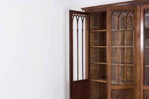 EARLY 19TH CENTURY MAHOGANY BOOKCASE - ADDITIONAL PHOTO 3